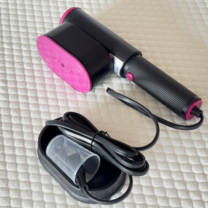 Vaporizador de prendas portátil y plancha de vapor manual.